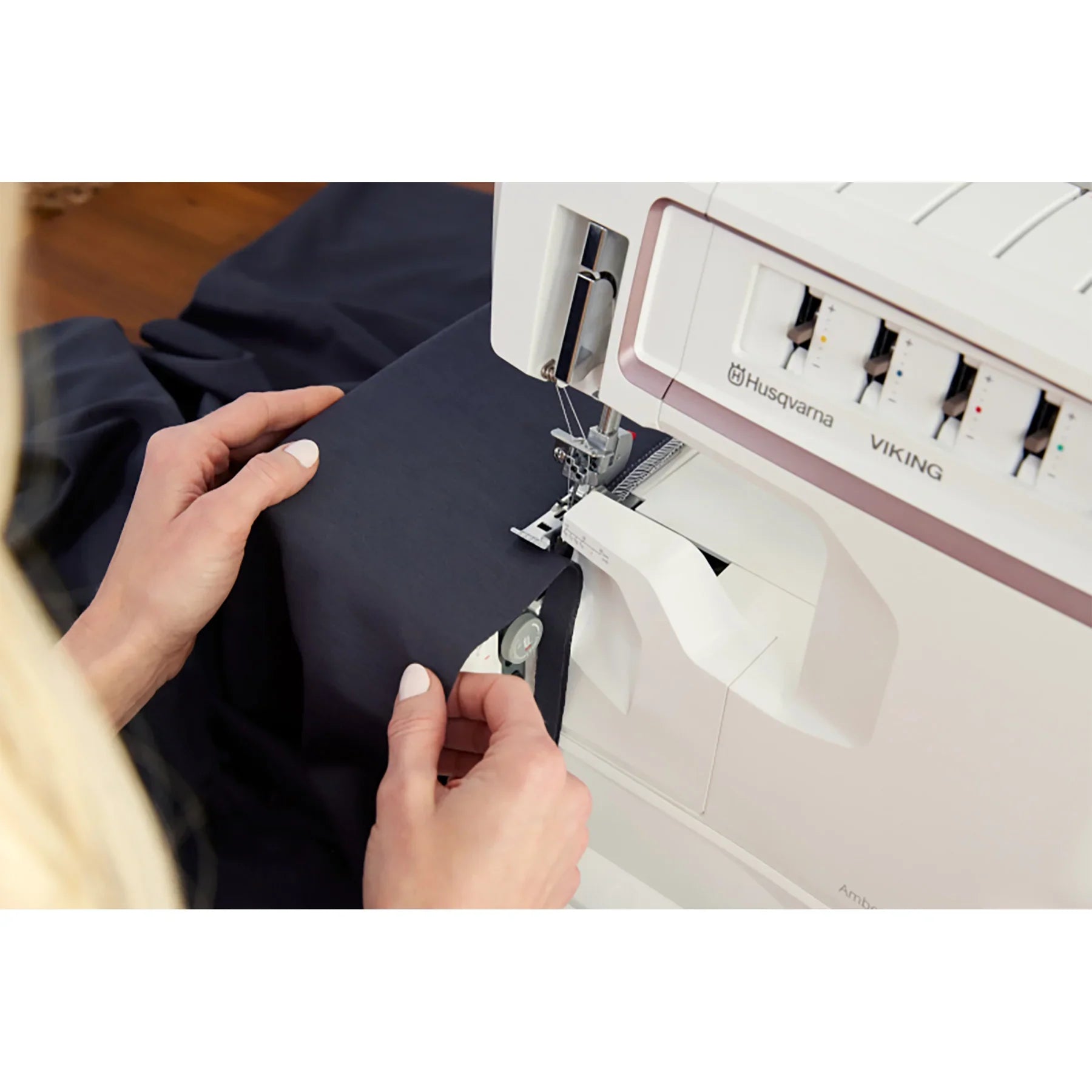 A Sample of HUSQVARNA VIKING AMBER Air S | 500 Coverlock Machine.