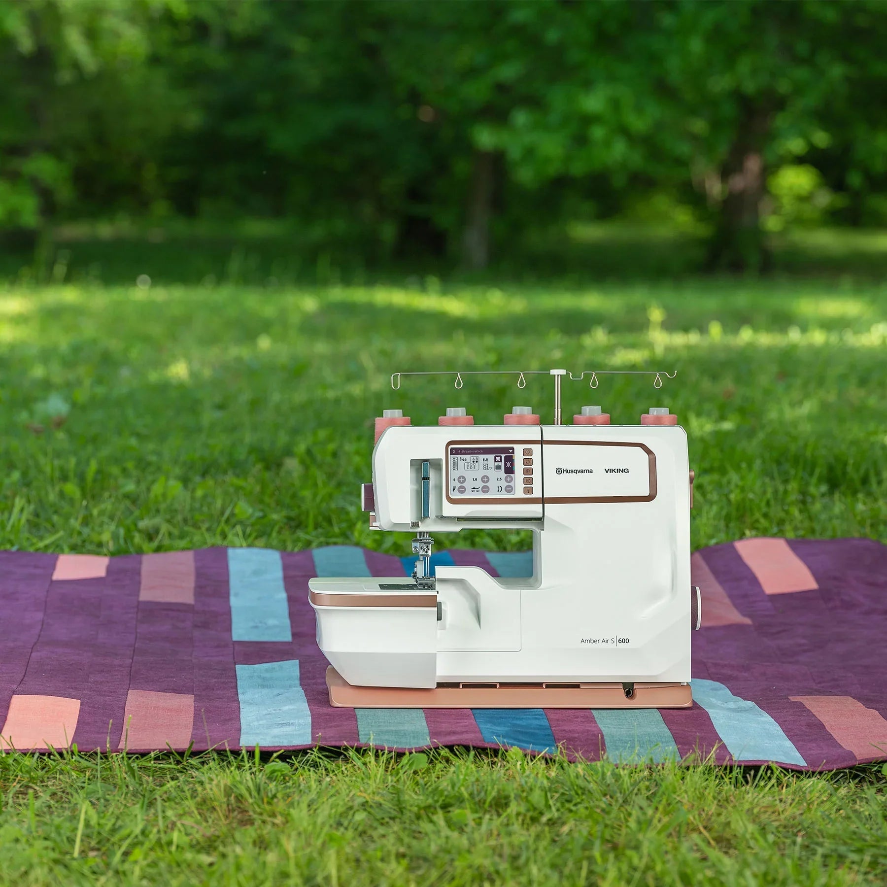A sample of HUSQVARNA VIKING AMBER Air S | 600 Coverlock Machine.