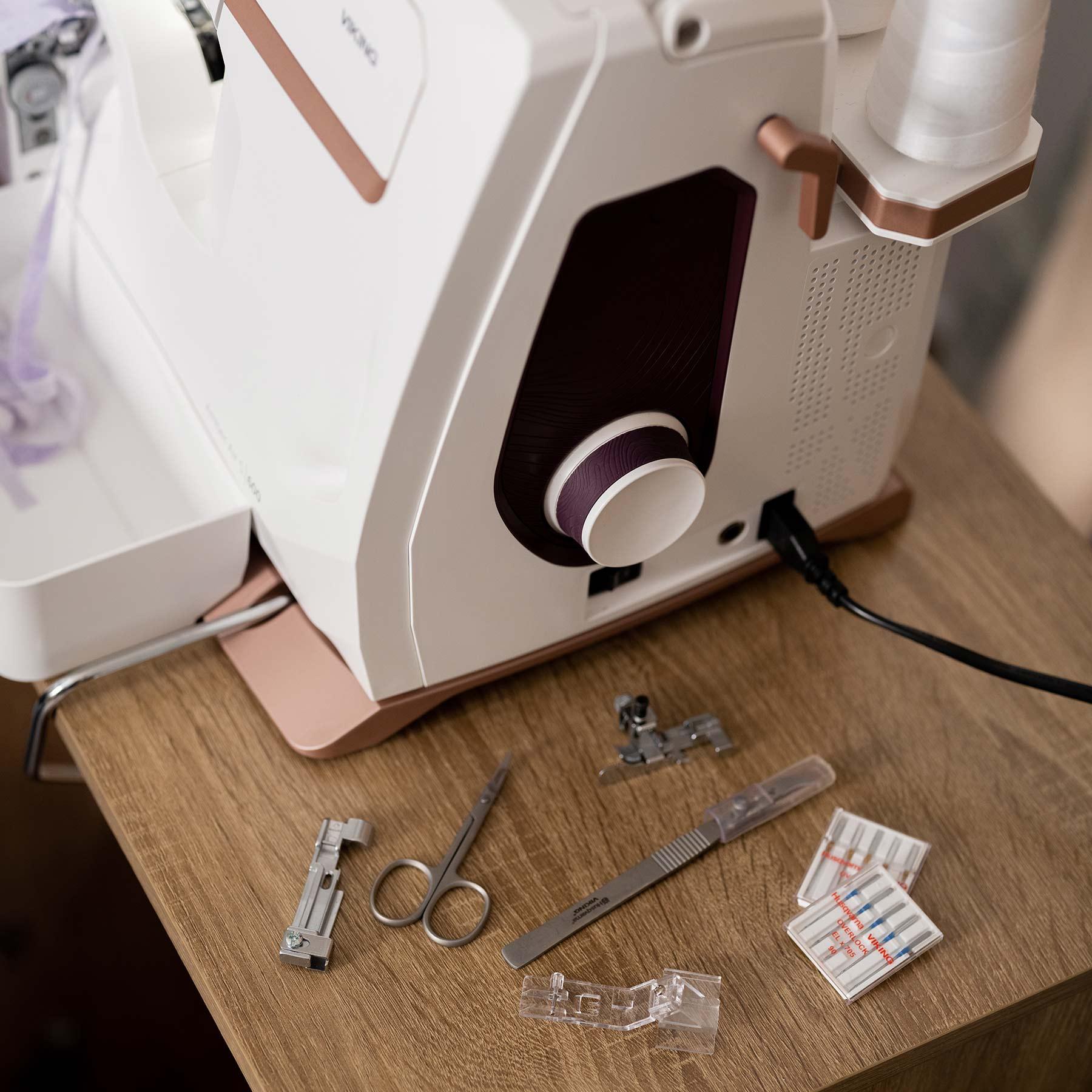 A sample of HUSQVARNA VIKING AMBER Air S | 600 Coverlock Machine.