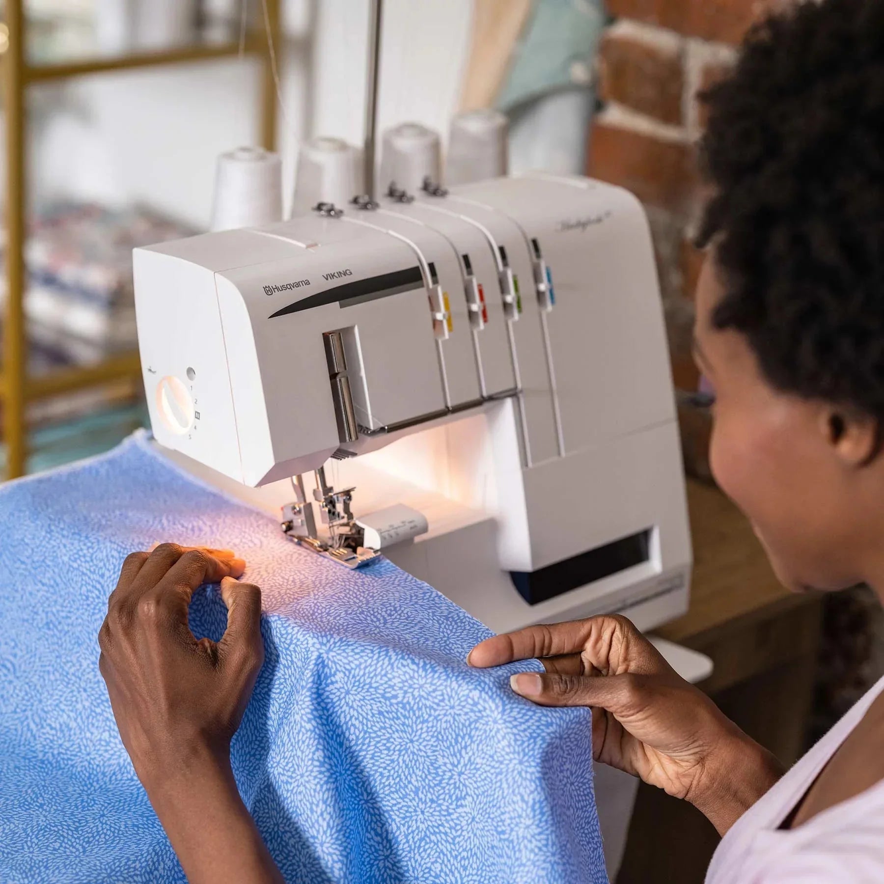 A sample of HUSQVARNA VIKING HUSKYLOCK S21 Overlock Machine.