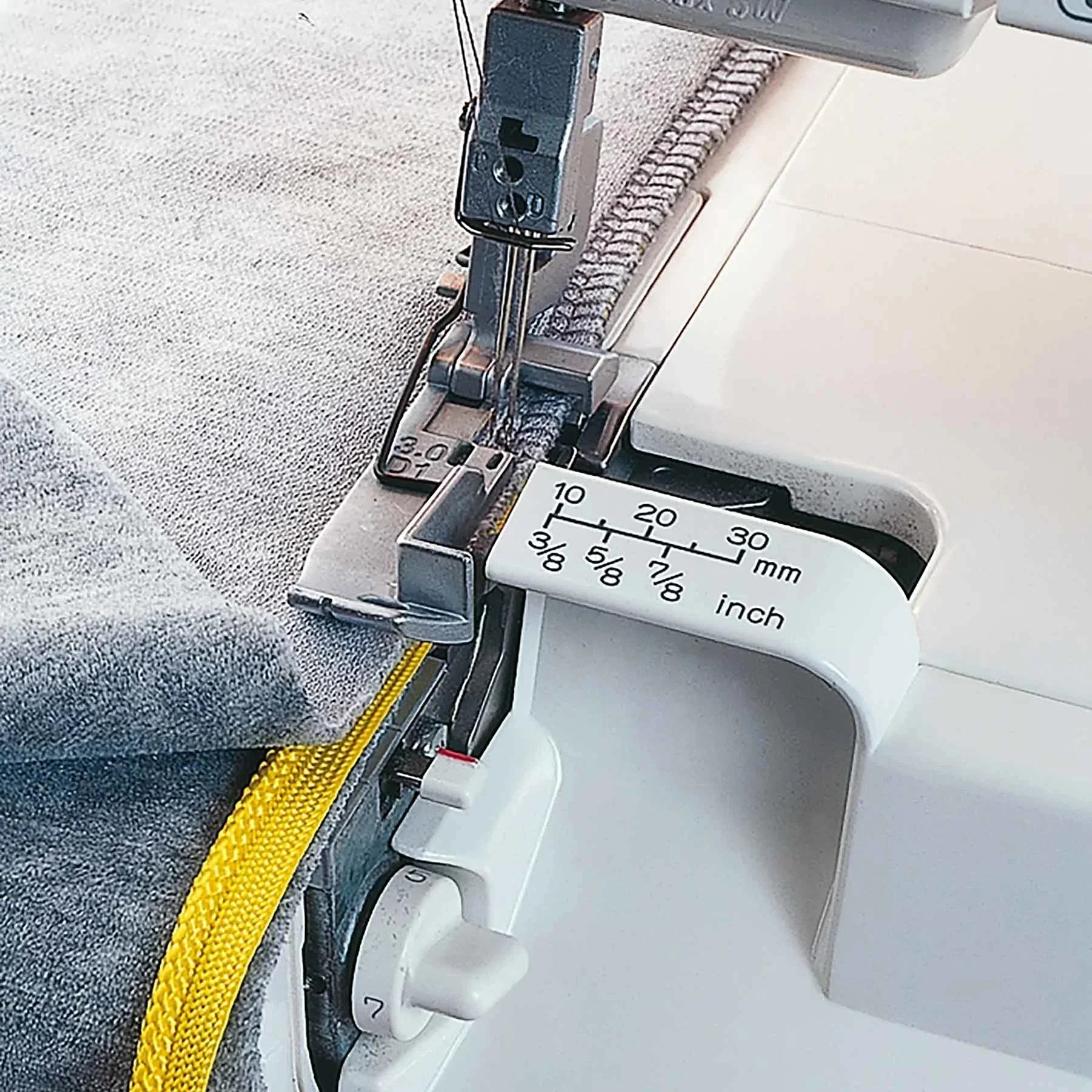 A sample of HUSQVARNA VIKING HUSKYLOCK S21 Overlock Machine.