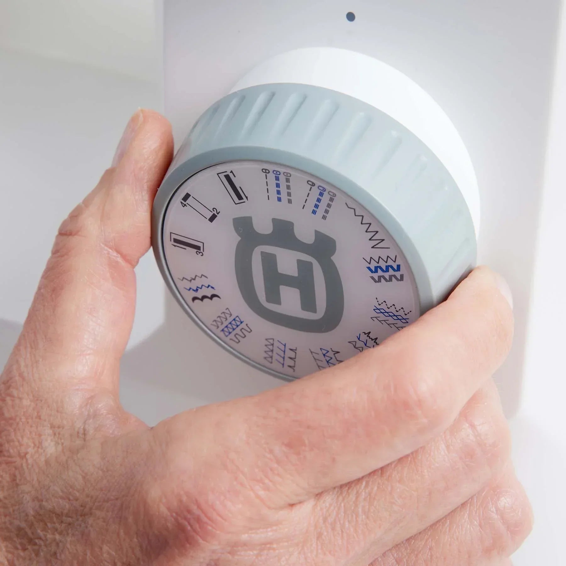 A Sample of HUSQVARNA VIKING ONYX 15 Sewing Machine.