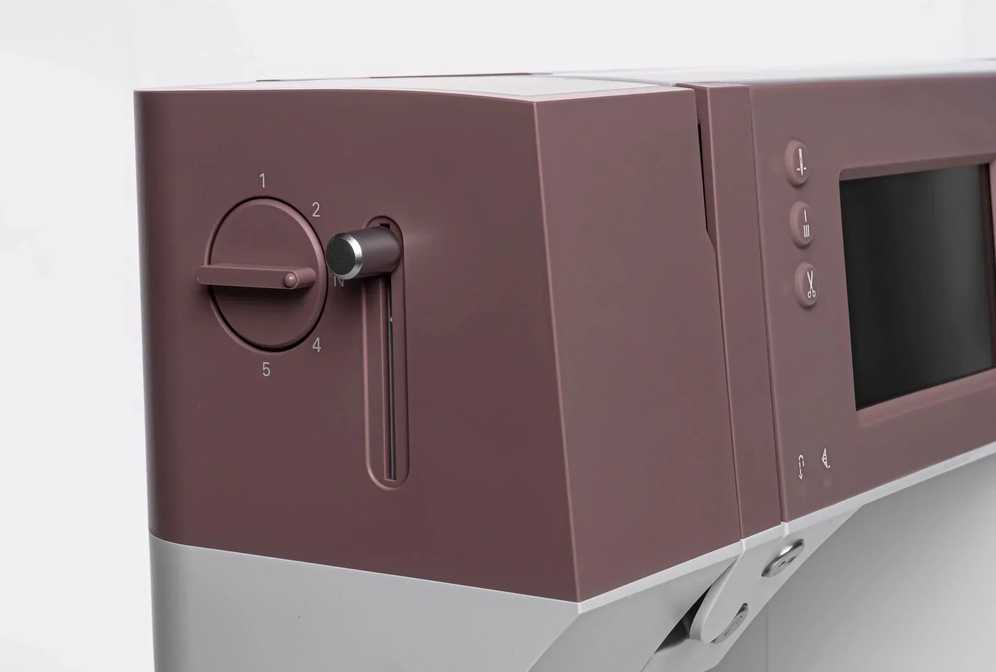 A sample of PFAFF ambition 635 Sewing Machine.