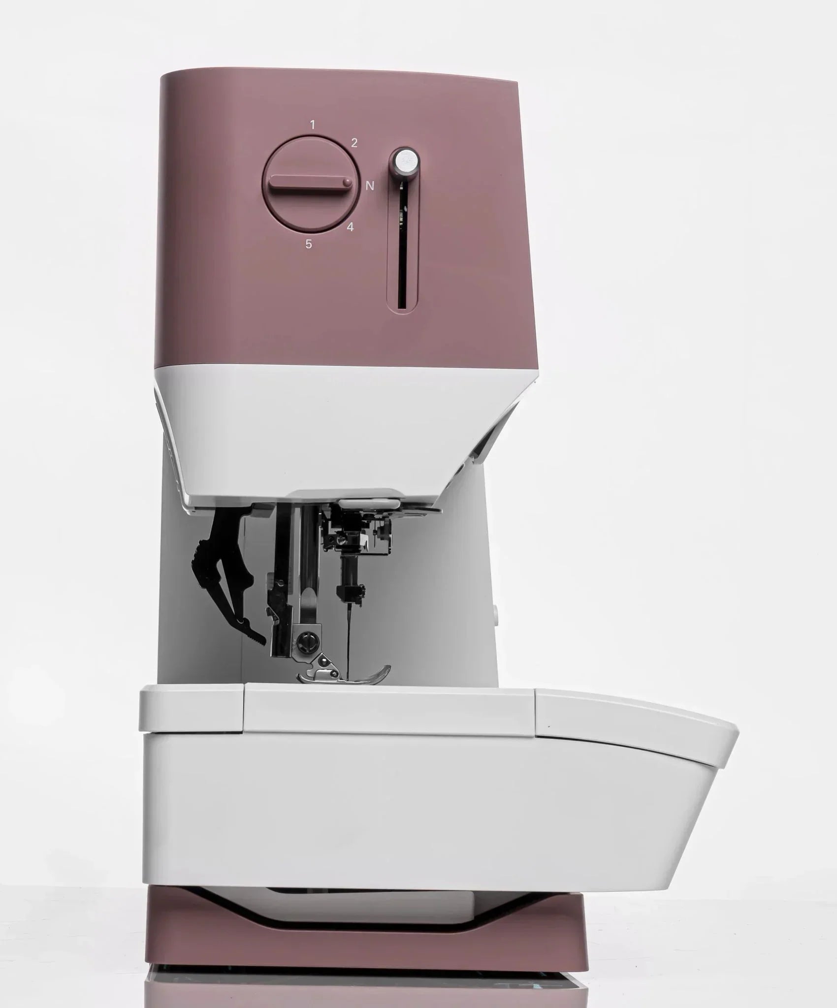 A sample of PFAFF ambition 635 Sewing Machine.