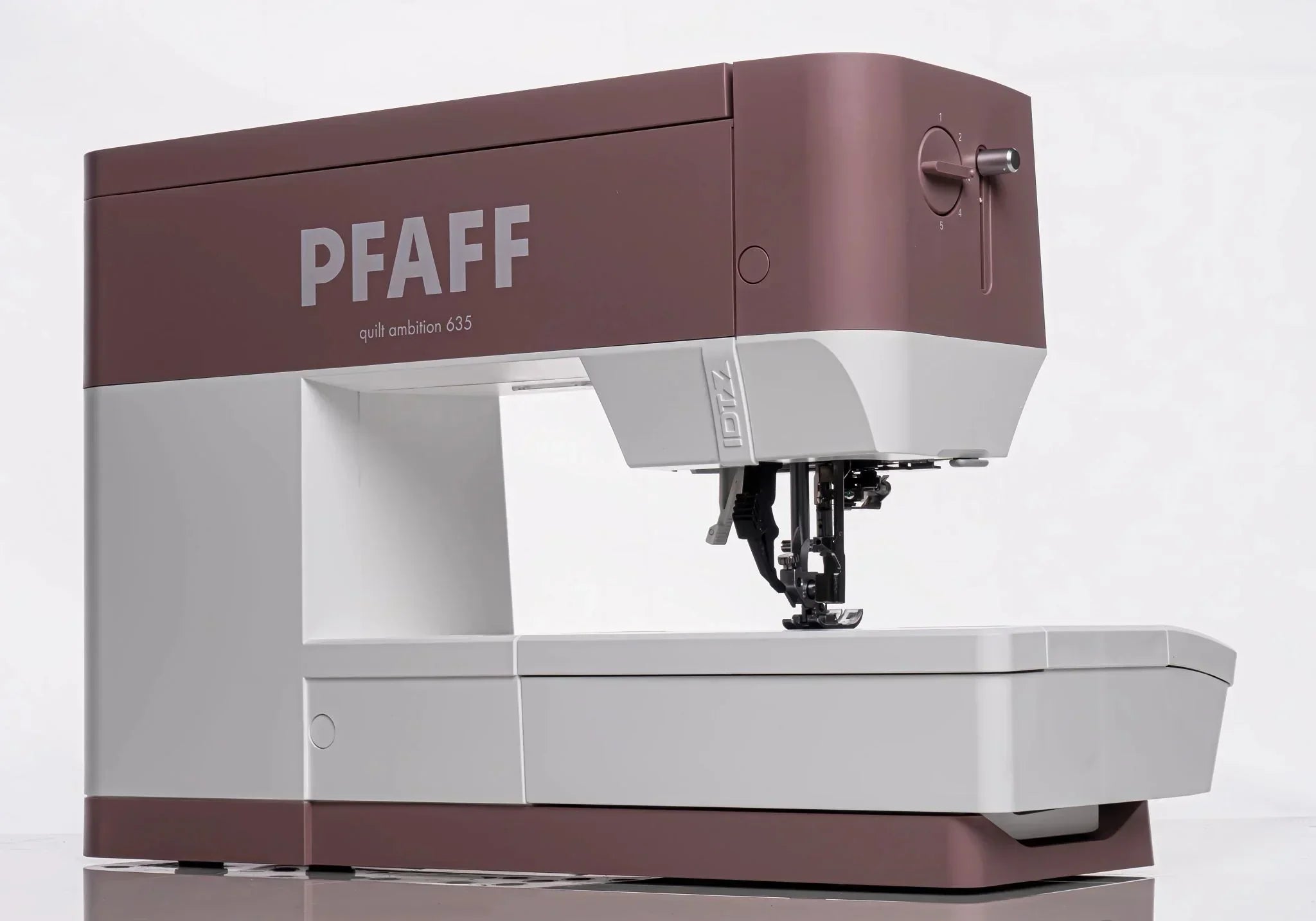 A sample of PFAFF ambition 635 Sewing Machine.