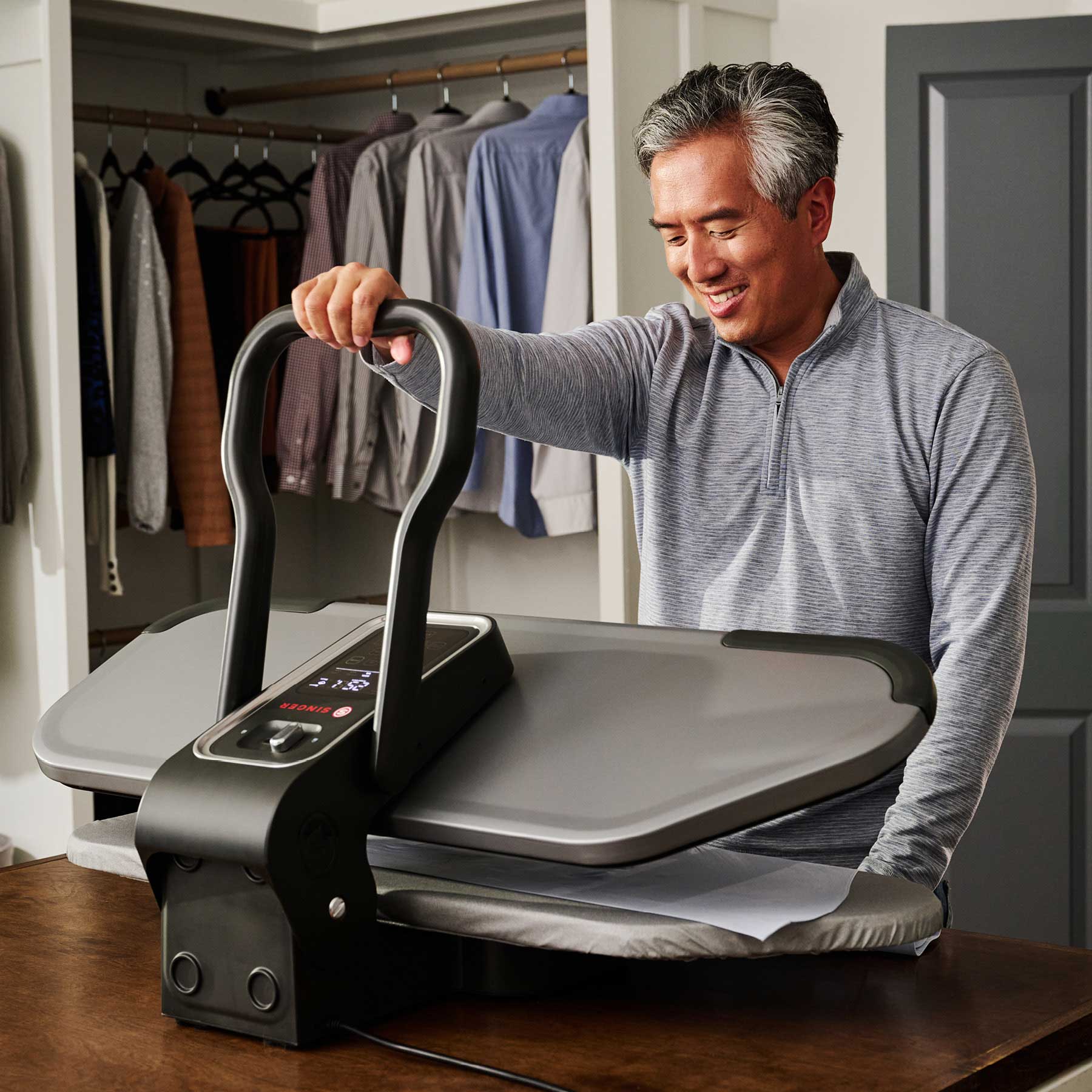 SINGER INTELLIGENT™ Steam Press 36 inch