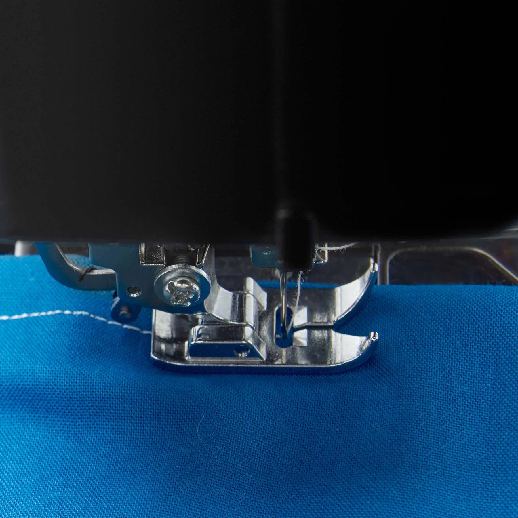 A sample of SINGER M1000 Black Mending Machine.