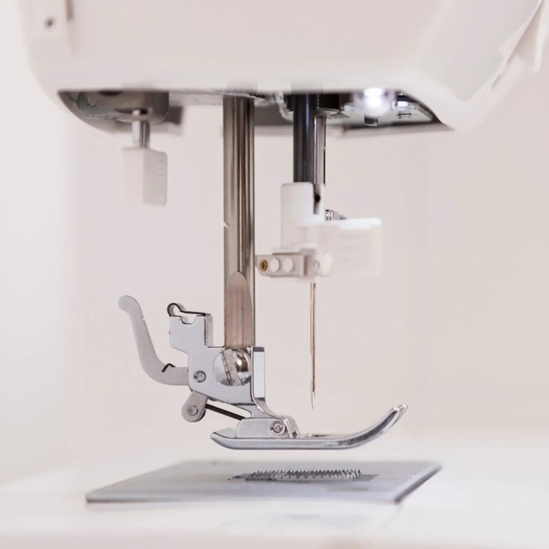 A sample of SINGER Sew Mate 5400 Sewing Machine.