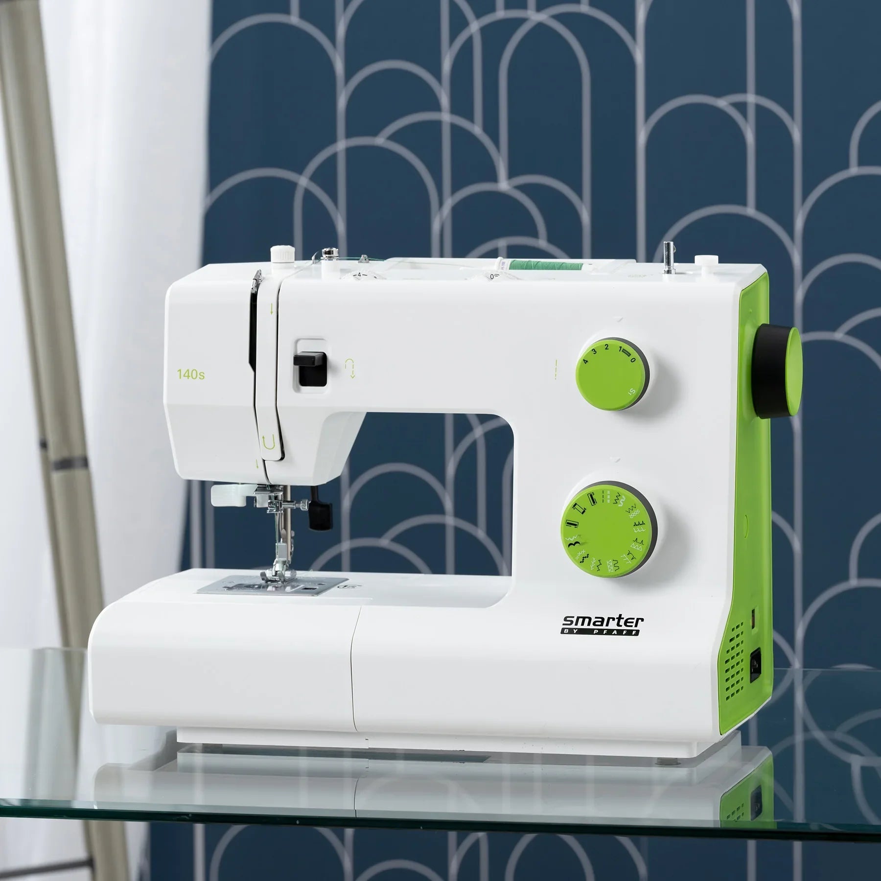 Máquina de coser SMARTER BY PFAFF 140s