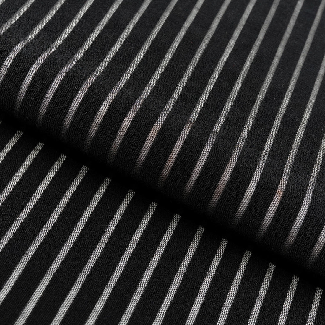 #color_black/black