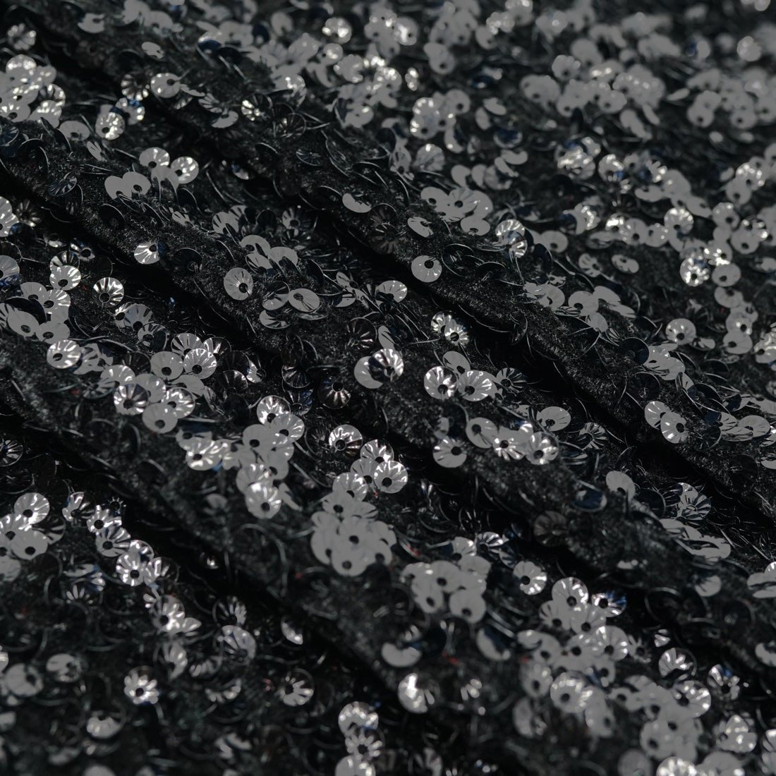 #color_black/black