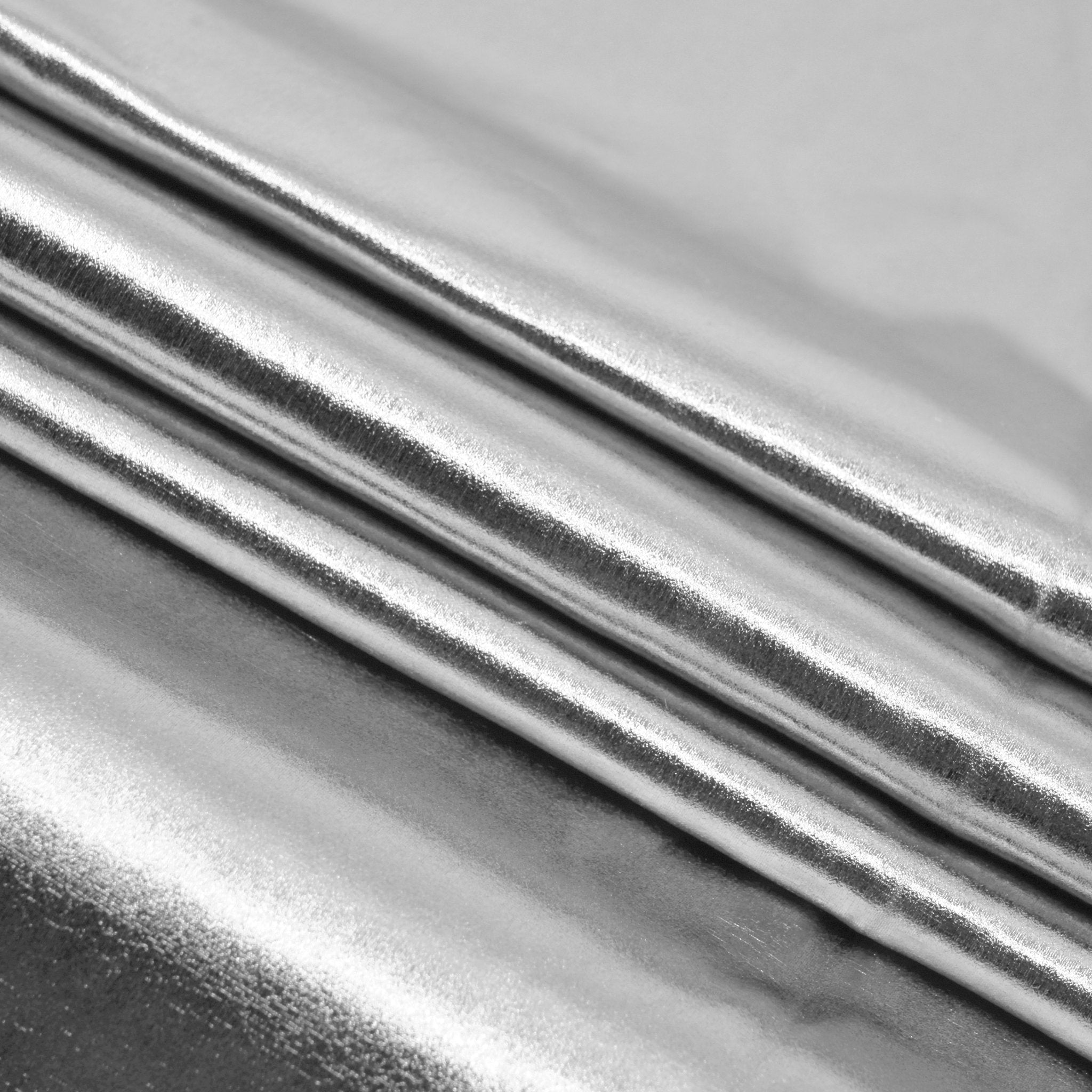 #color_S. White/Silver