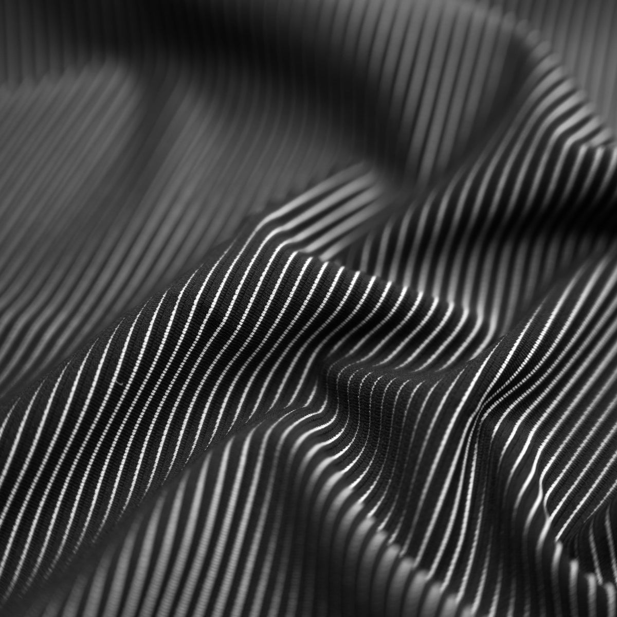 #color_black/white