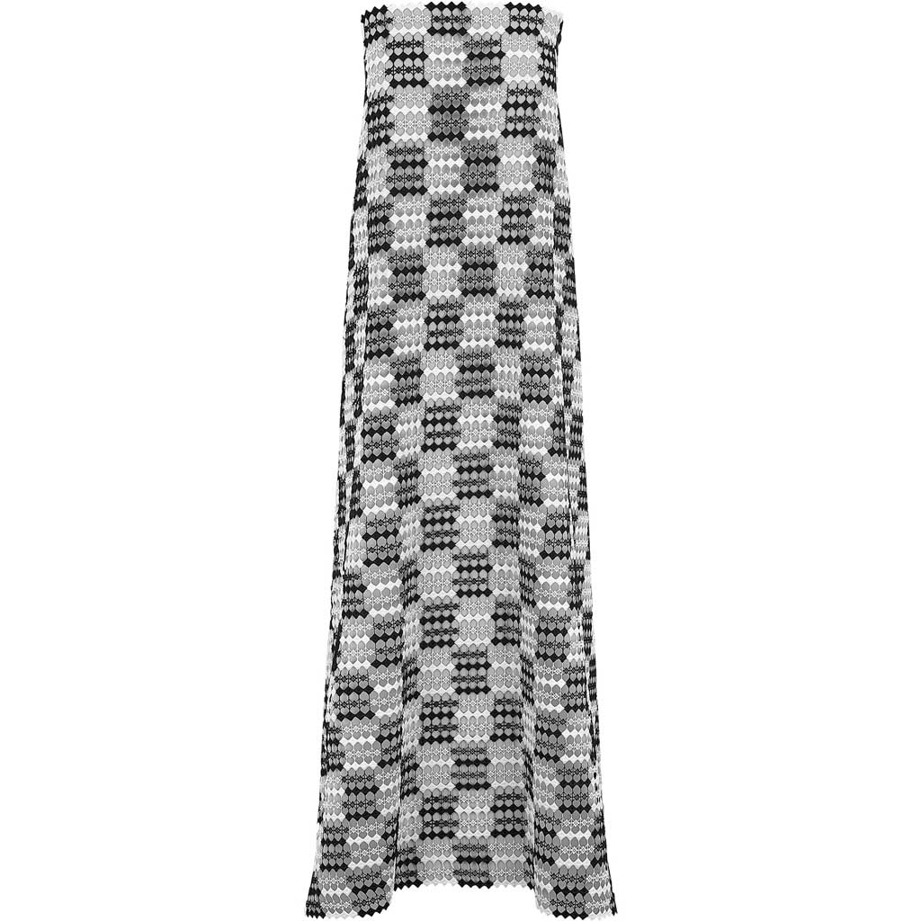 A flat sample of checkmate mechanical lace in the colors black and white.