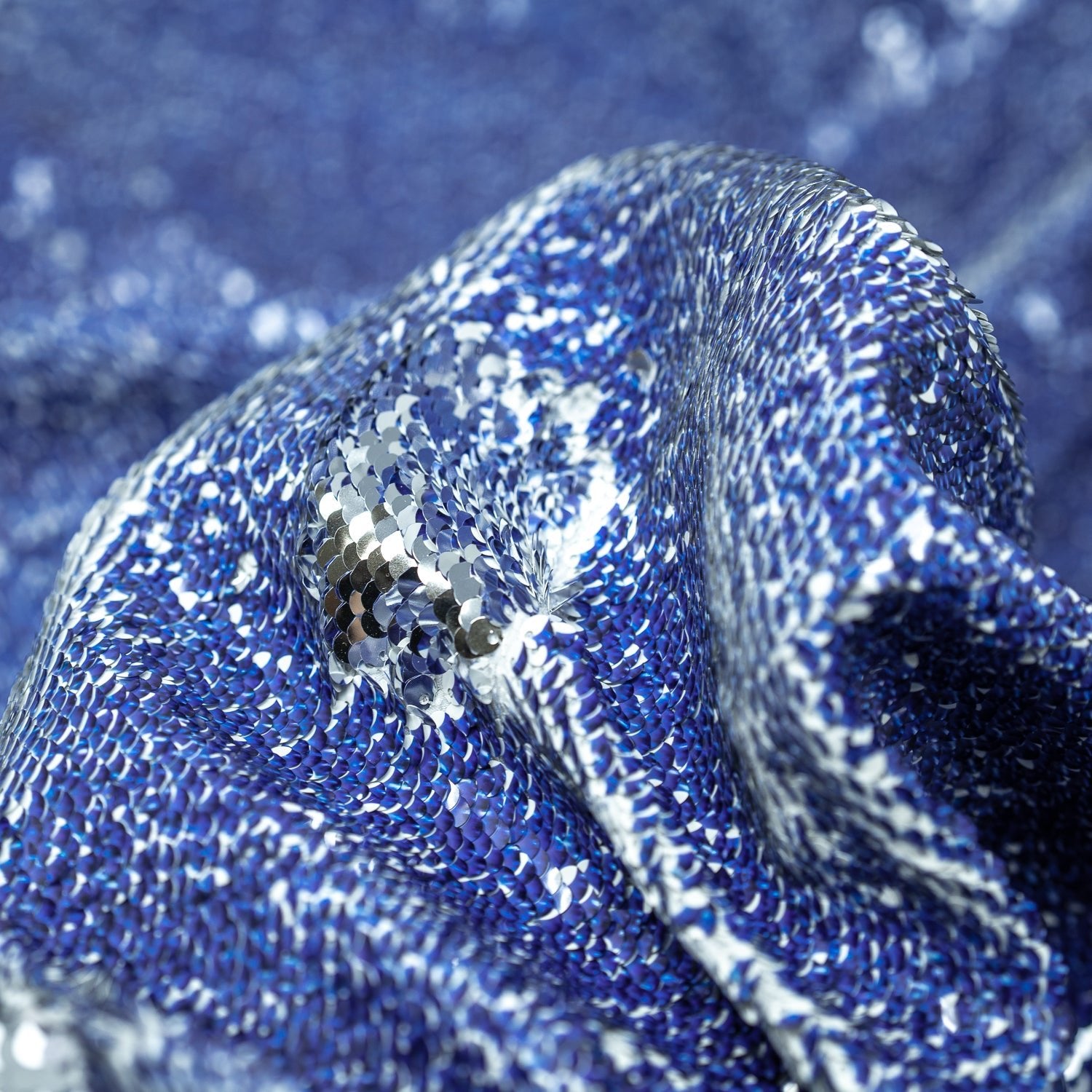ファブリック　壁掛け　skip Denim Printed Flip Sequin on Spandex Fabric | Blue Moon Fabrics